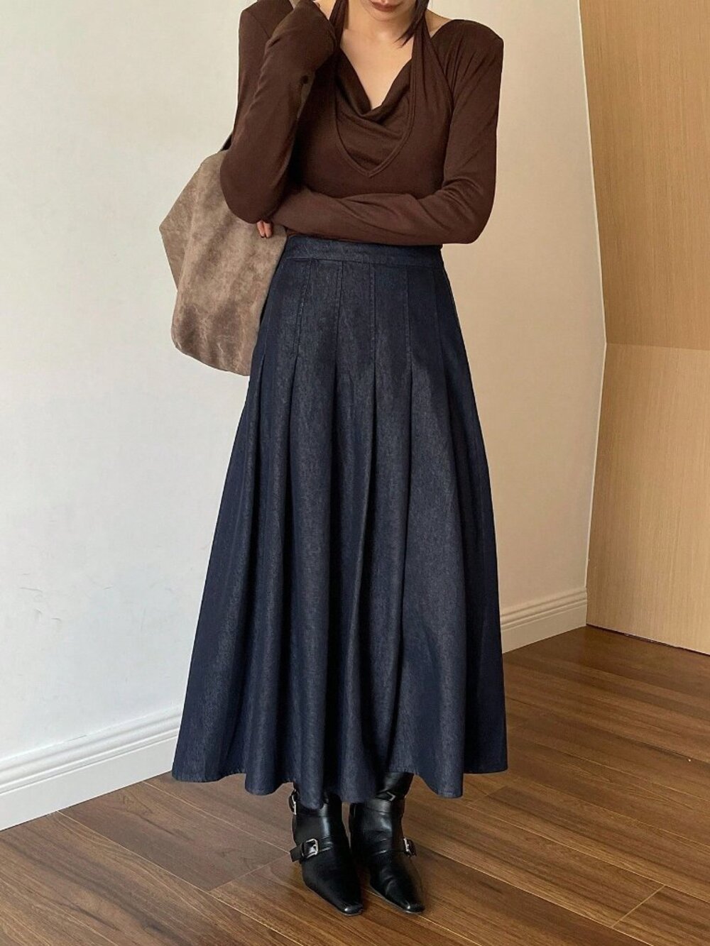 Dark Wash Casual Women's Elegant Pleated Denim Skirt - Picture 4 of 7